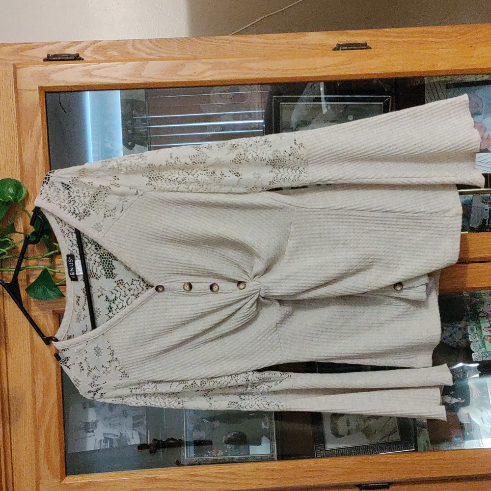 Venus NWOT flare long sleeve waffle knit top size L